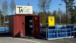 Återbrukscontainern TAGE på Nytäppans återvinningscentral. Ta gamla grejer som du kan ha nytta av och lämna sådant som du inte längre behöver. Foto: WBAB